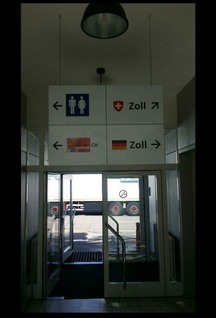 Vstup do celní budovy