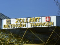 1--295156-zollamt-bietingen-thayngen-pixelio.jpg